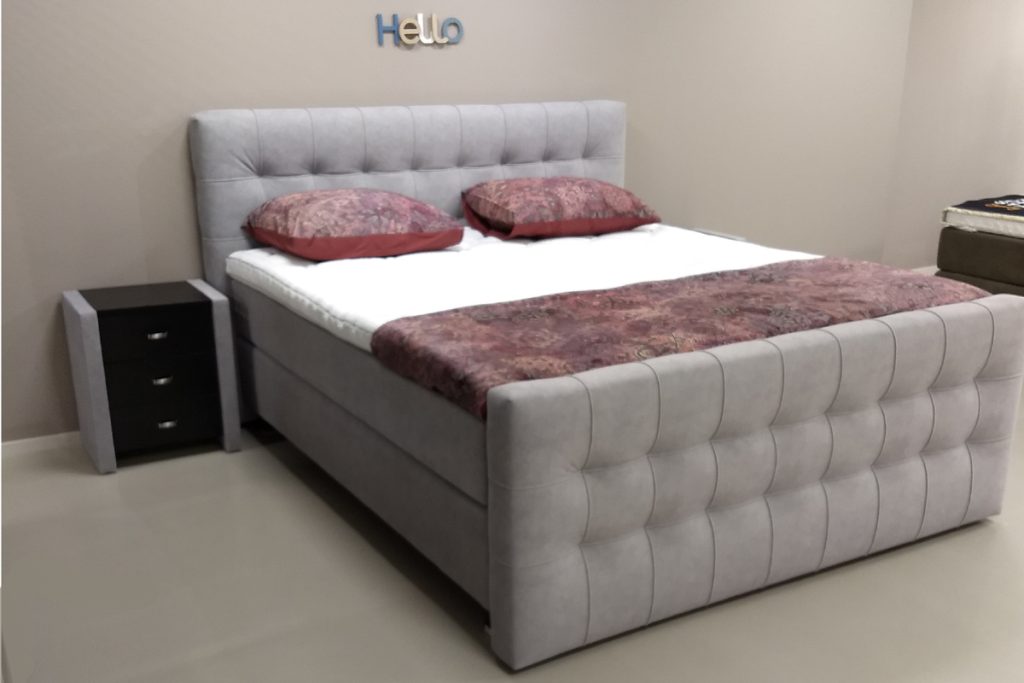 Matisse boxspring 1000 met hoofd en voetbord kleur licht grijs