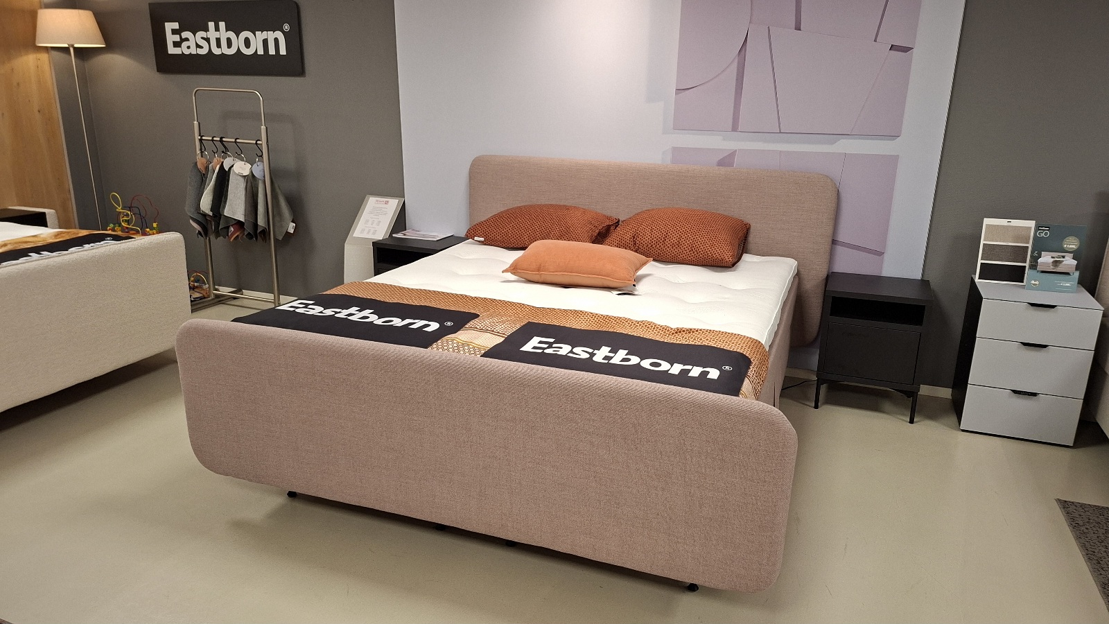 Eastborn Globe boxspring Eastborn Globe boxspring 180/210 verstelbaar kleur Struc 600