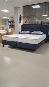 Opruiming boxspring 180-200 kleur blauw